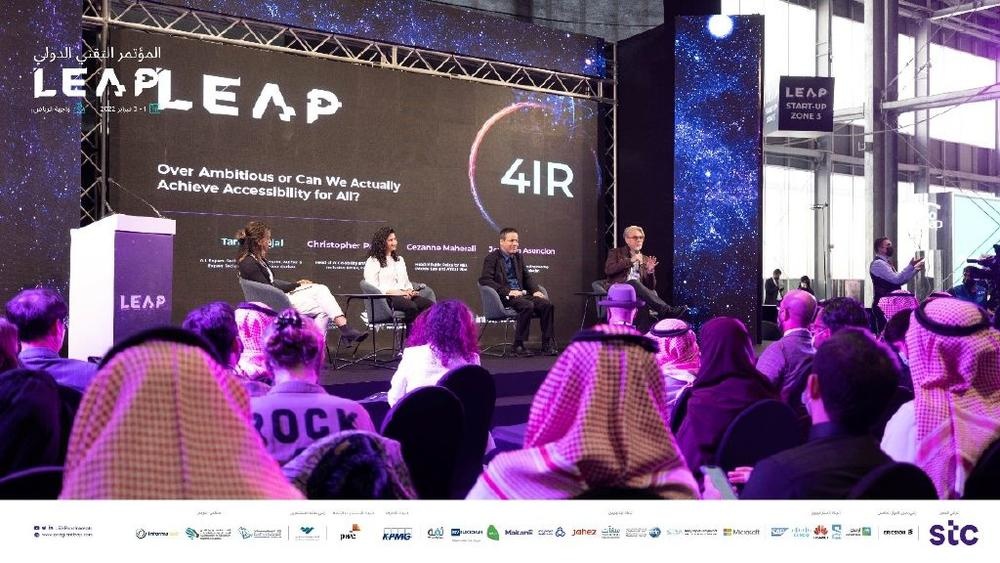قصص وتجارب تصنع المستقبل عن الثورة الصناعية الرابعة.