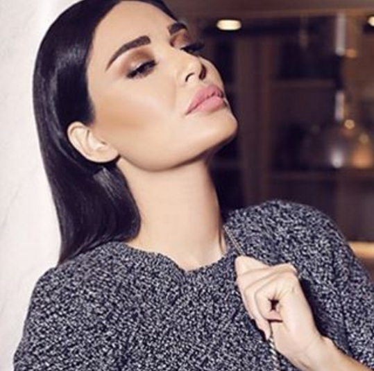 تقنية الكونتورنغ للوجه من اسرار مكياج سيرين عبدالنور