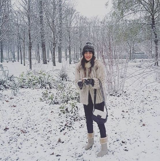 مرام بن عزيز بصورة من شهر عسلها في حديقة Tuileries Garden