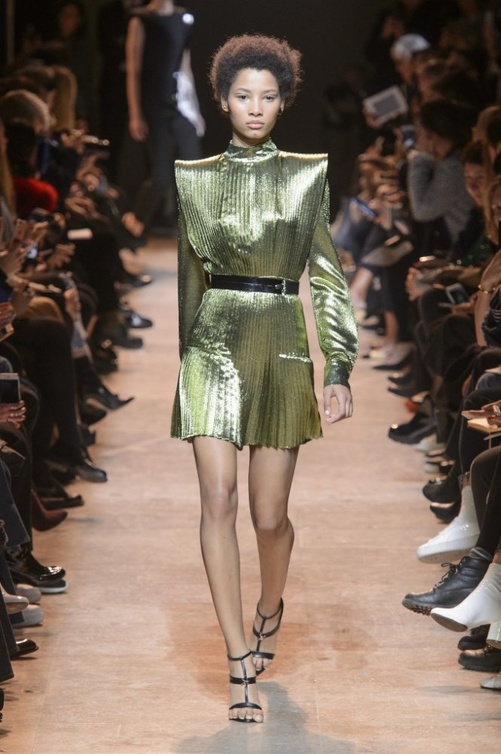 mugler من أكثر الفساتين رقيّ وتميّز