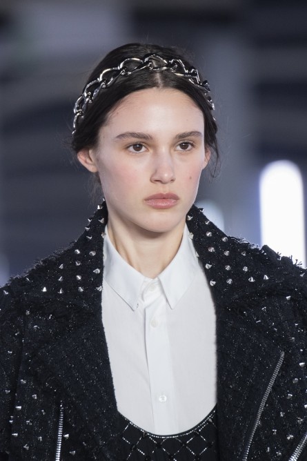 أكسسوارات شعر السلاسل المعدنية على شكل باند من Balmain
