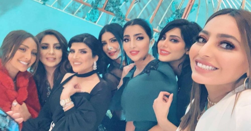 صورة سلفي للفنانات الكويت مع غدير السبتي