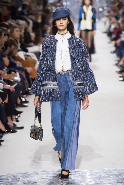 الجاكيت المزينة بالشراشيب مع البناطيل الجينز من Dior