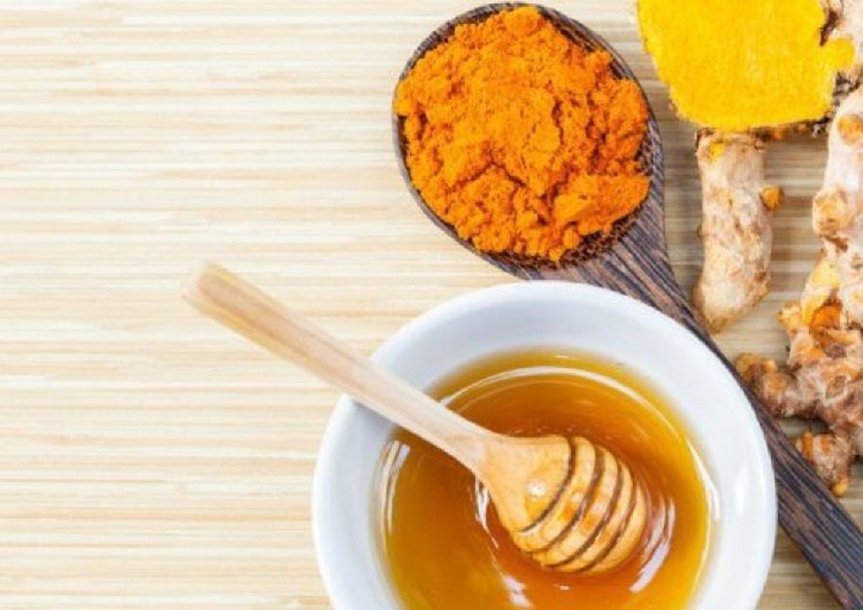الكركم مع العسل يرفعان من مناعة الجسم