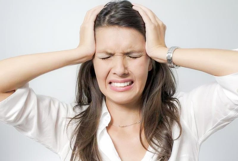 الحركات اللا إرادية في متلازمة توريت تسبب الصداع