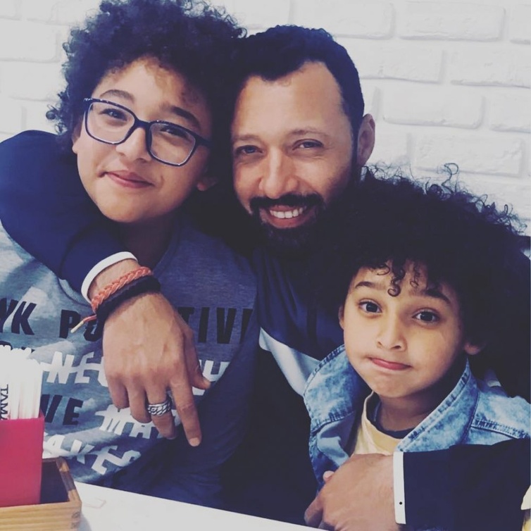 احمد فهمي وابنيه 
