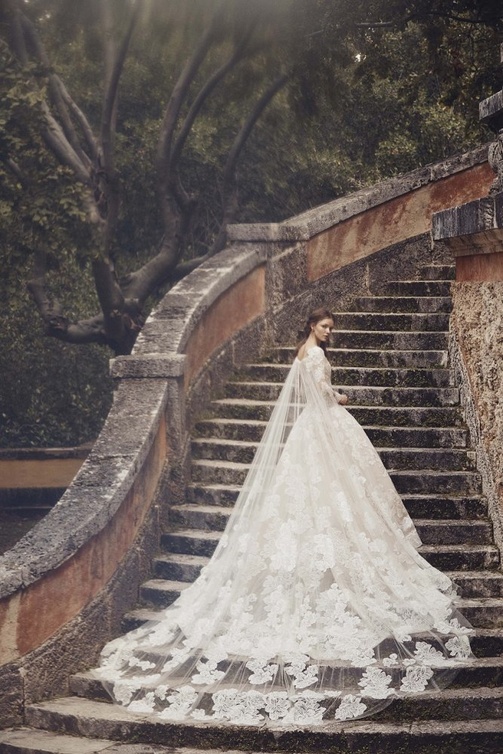 فستان عرايس محتشم من monique lhuillier