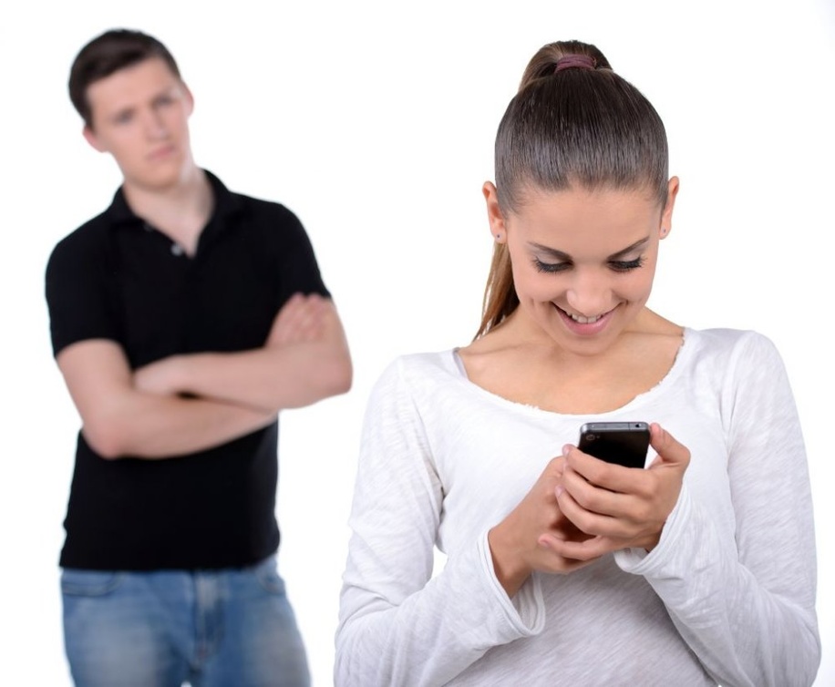حدود الغيرة بين الزوجين عنوان للالتزام