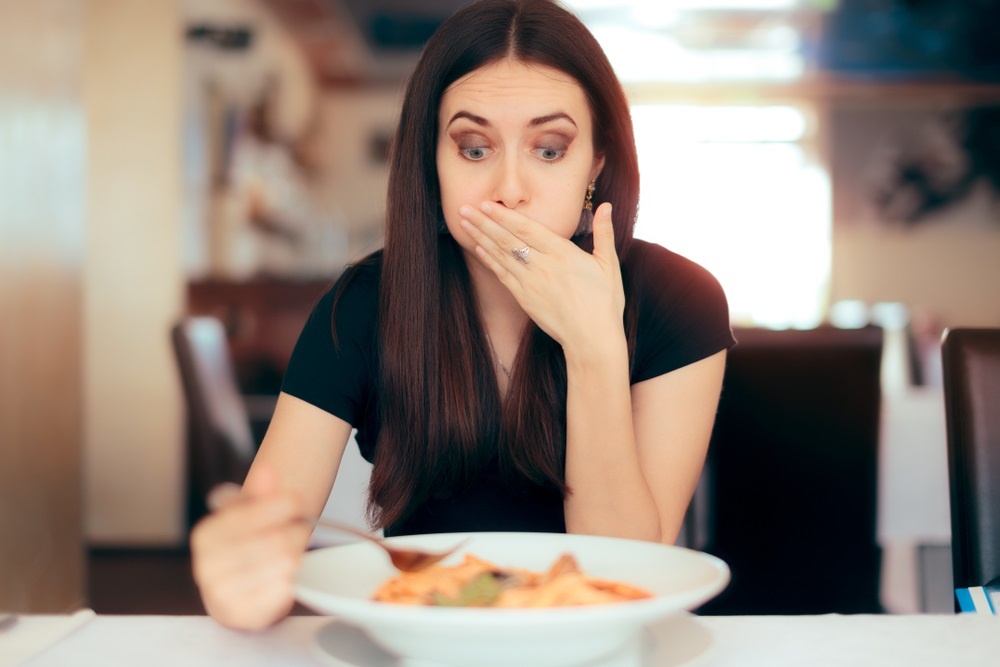 تتشابه اعراض التسمم الغذائي والنزلة المعوية بشكل كبير