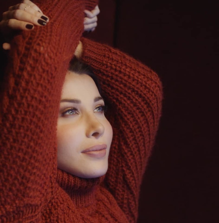 نانسي عجرم بمكياج ناعم في كليب قلبي يا قلبي