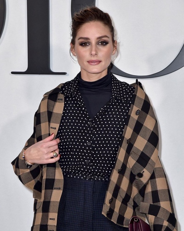 اطلالة جمالية ملفتة للجميلة OLIVIA PALERMO خلال حضورها عرض Dior