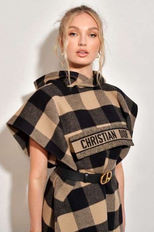 اطلالة جمالية ملفتة للجميلة Romee Strijd في باريس