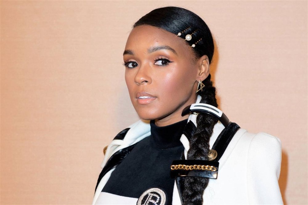رسمات ايلاينر مجنحة من وحي Janelle Monae