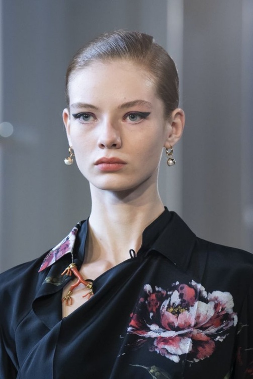 احمر شفاه مشمشية فاتحة من دار Altuzarra