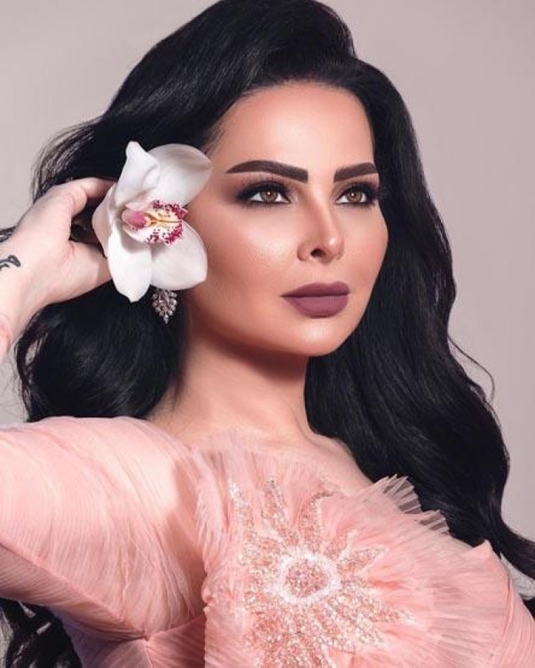  الفنانة الأردنية ديانا كرزون بجلسة تصوير حديثة