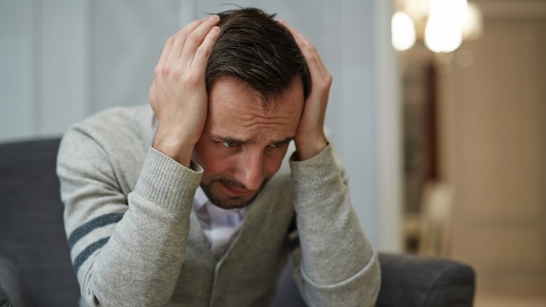 تخلي المرأة عن الرجل في الأزمات من المواقف التي لا تشعره بالأمان