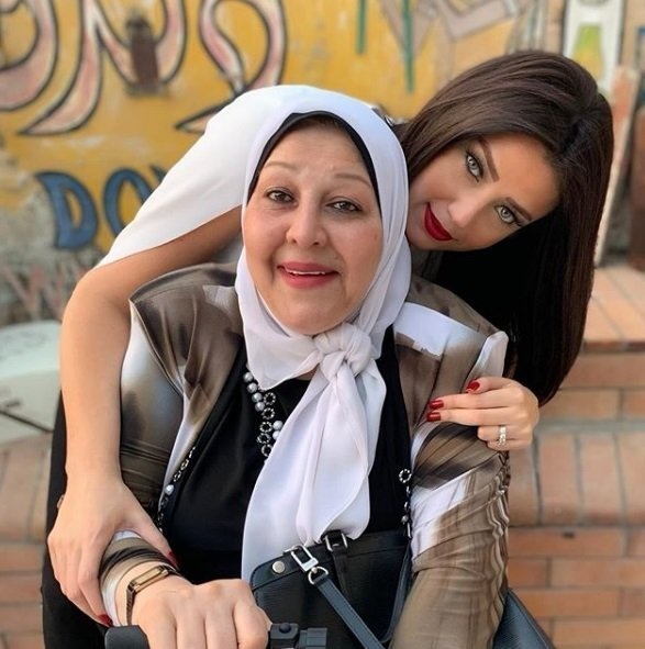 رضوى الشربيني ووالدتها