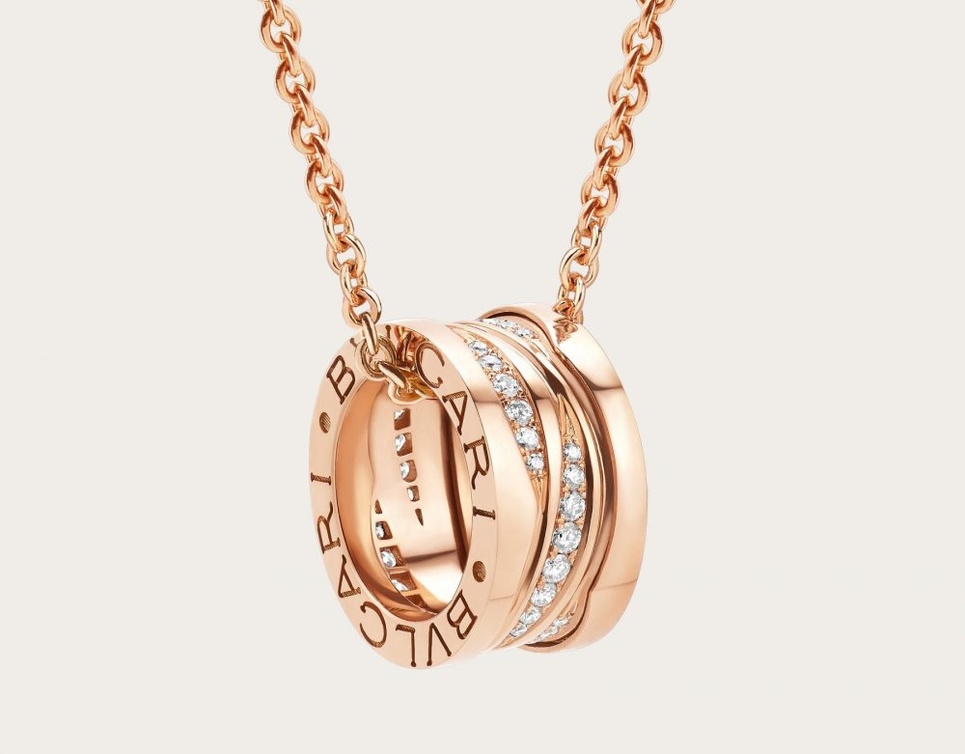 أشكال مجوهرات فاخرة للعروس من الذهب الوردي من دار Bvlgari