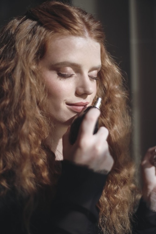 عطر Izia La Nuit.. إعلان عن الحُبّ