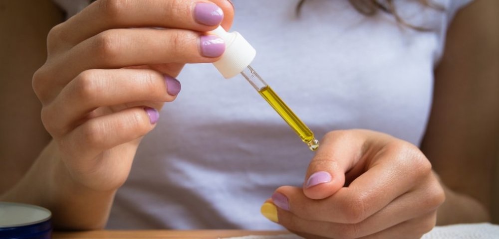  زيت بذور الكتان رائع لتقوية أظافرك
