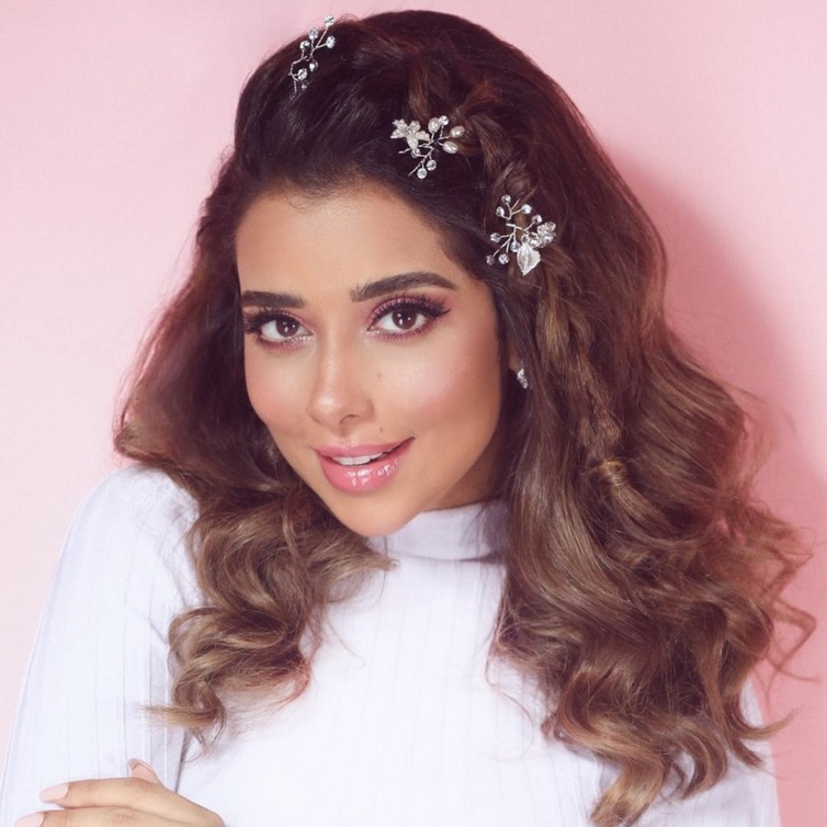 بلقيس من النجمات الداعمات للنساء