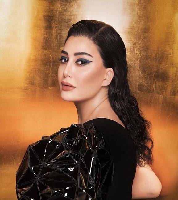 الفنانة عبدالرازق وعملية توريد الشفاه بالليزر