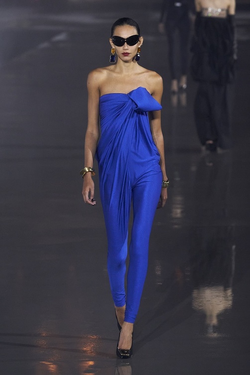 ألوان صيف 2022 أبرزها الأزرق النيلي من Saint Laurent