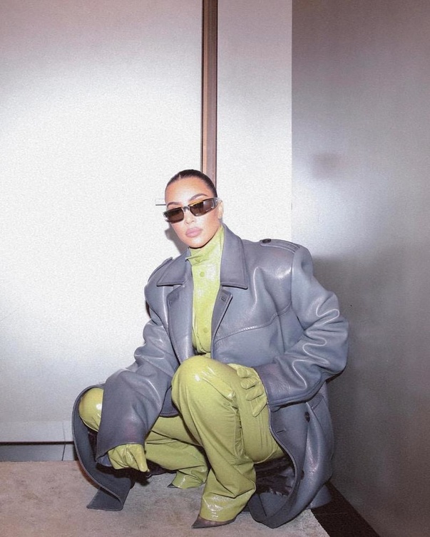 وعلى الرغم أن ستايل كيم الشهير لم يتغير كثيرًا