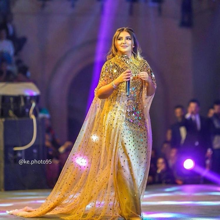 شذى حسون بالفستان الذهبي بصورة سابقة على انستغرام