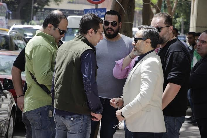ايهاب فهمي عضو مجلس نقابة المهن التمثيلية في الجنازة