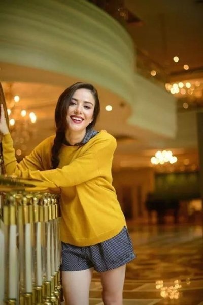 النجمة التركية أوزجي جوريل