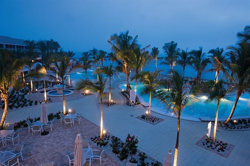 منتجع South Seas Island – منظر ليلي South Seas Island Resort - Night View