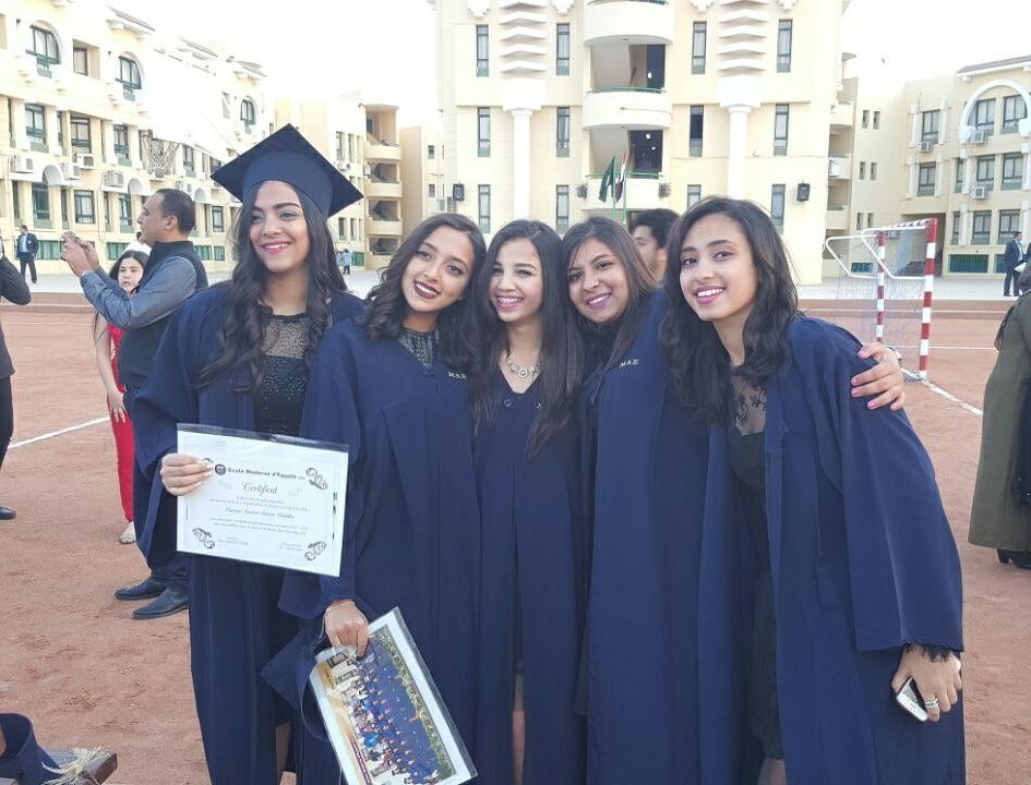 حبيبة سامح عبد العزيز وزميلاتها