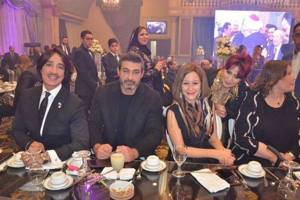 أول ظهور لوالدة منة شلبى بدون حجاب فى زفاف شقيق صابرين