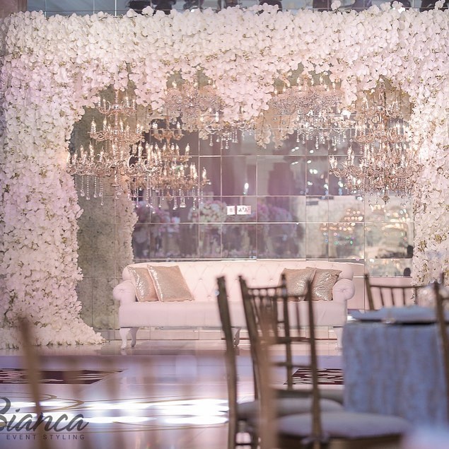 كوش افراح بديكورات الورود من تنفيذ Bianca Events
