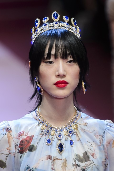 تسريحات شعر منسدلة مع الغرة الامامية بأسلوب Dolce & Gabbana
