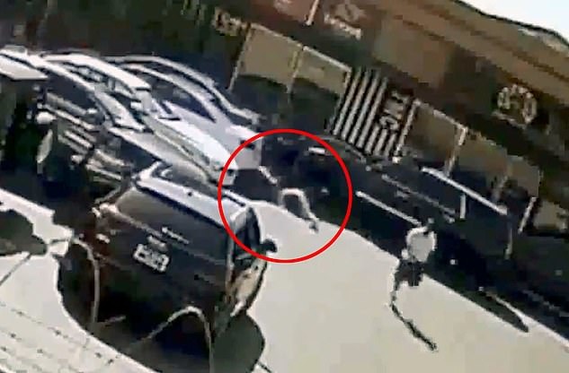 إريك هولدر يهرب