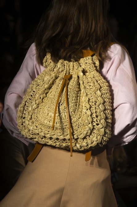  حقيبة ظهر كروشي مع رباط من دون غطاء من Alberta Ferretti