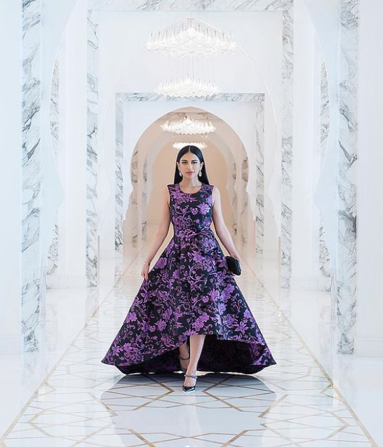 لإطلالة مسائية إختارت فستاناً مزيّن بالورود من تصميم Zac Posen