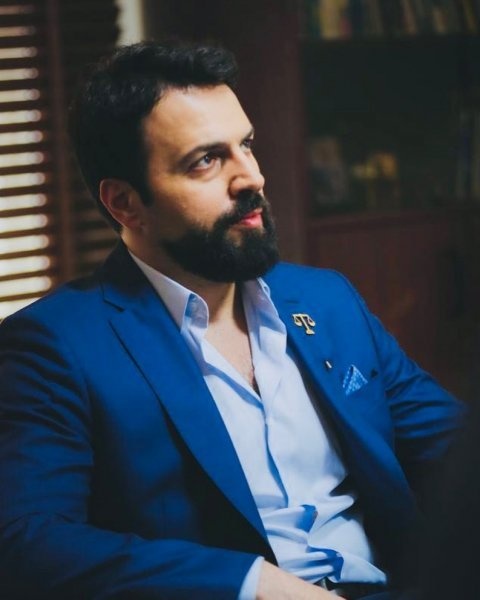 الفنان تيم حسن