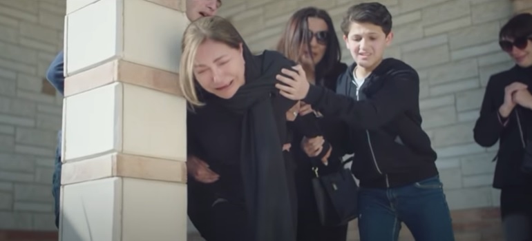 مسلسل دنيا تانية الحلقة 3 وفاة ابن ليلى علوي وفقدان ابنها الثاني النطق