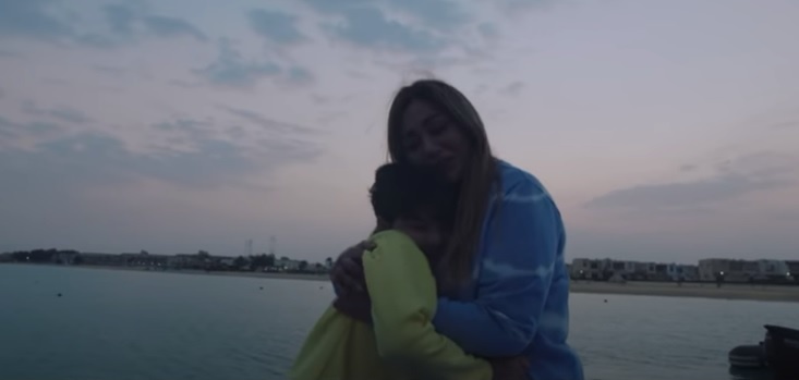 دنيا تستعيد ذكرياتها مع ابنها في الحلقة 3 من مسلسل دنيا تانية