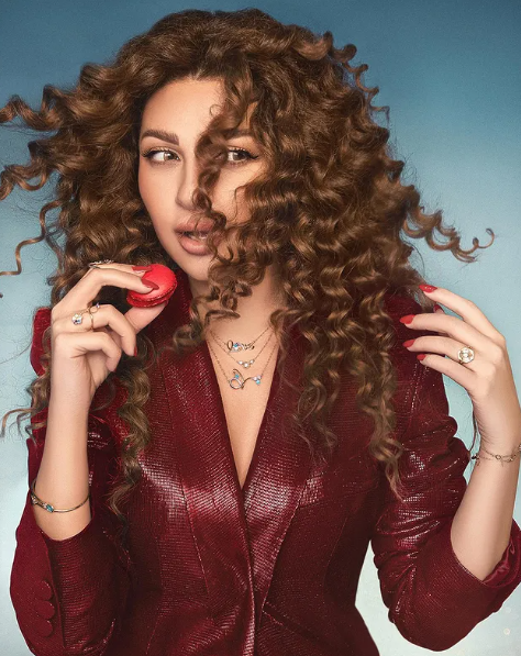 ميريام فارس تتألق بالأحمر القاني 