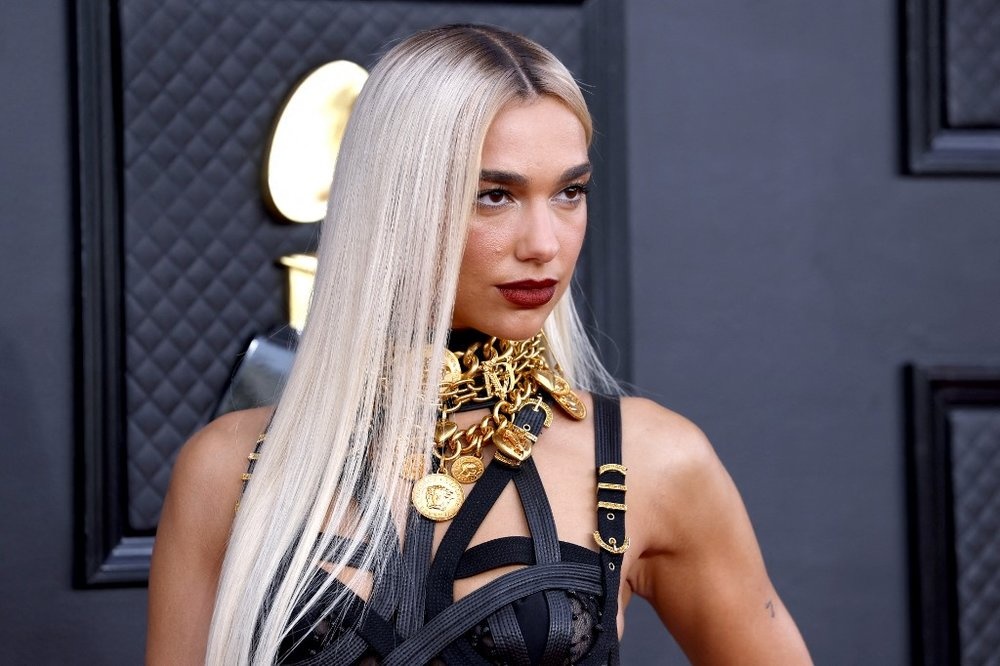 DUA LIPA IN BVLGARI HIGH JEWELRY AT THE GRAMMYS