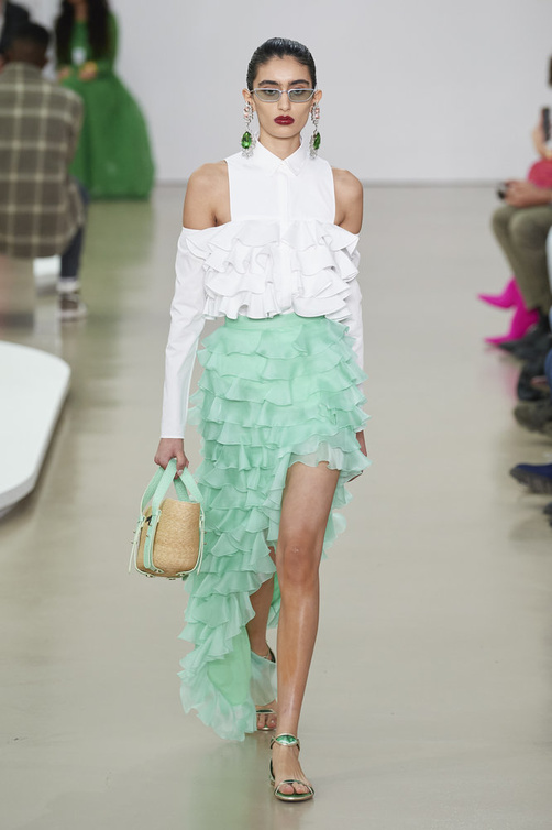 موديلات تنانير غير مستقيمة مع الكشكش الهندسي من دار Giambattista Valli