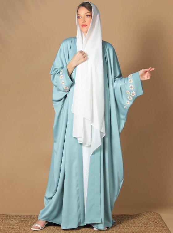 الأزرق الجذاب مع الورود الناعمة على أطراف الأكمام بعباية من Shamla Abayas