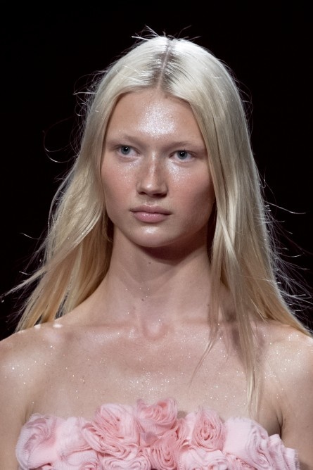 صبغات الشعر الاشقر البلاتيني من blumarine