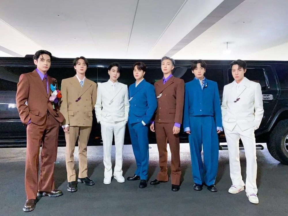 نجوم فرقة BTS في الحفل 