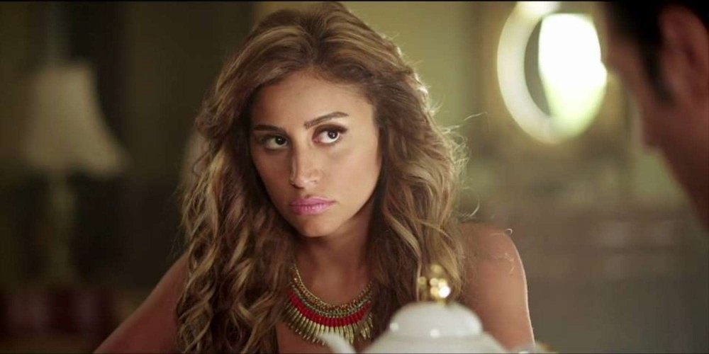 دينا الشربيني تغيب عن دعاية وبوستر مسلسلها الجديد