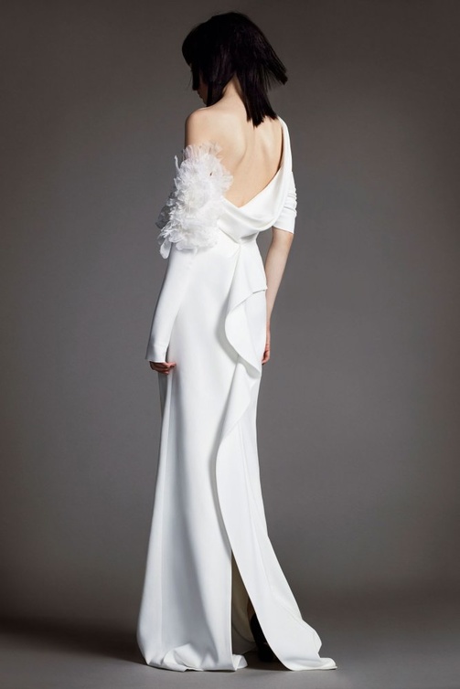 فستان منسدل عند الظهر من vera wang